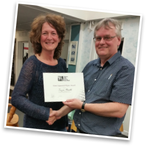Jayne receives certificate